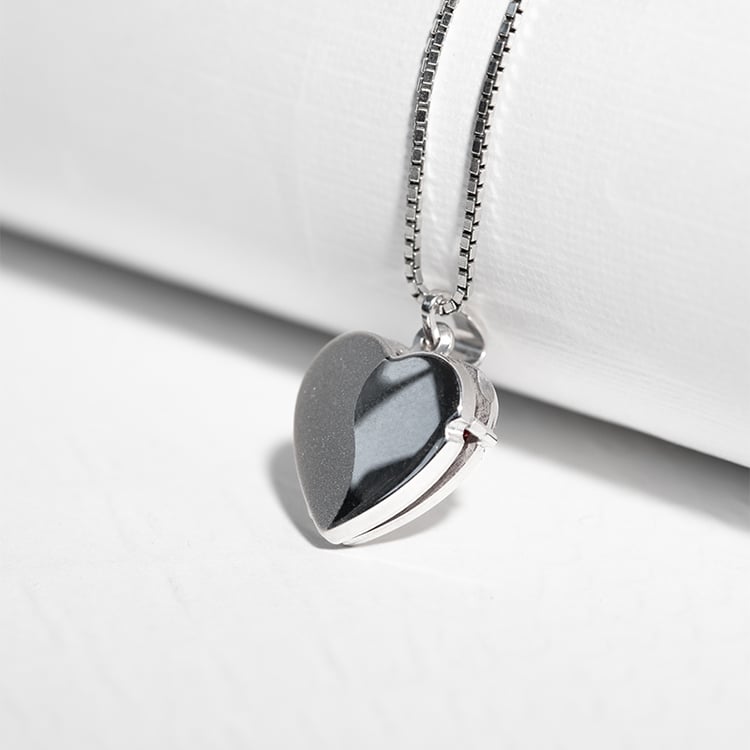 Strieborný otvárací medailón v tvare srdca 128998