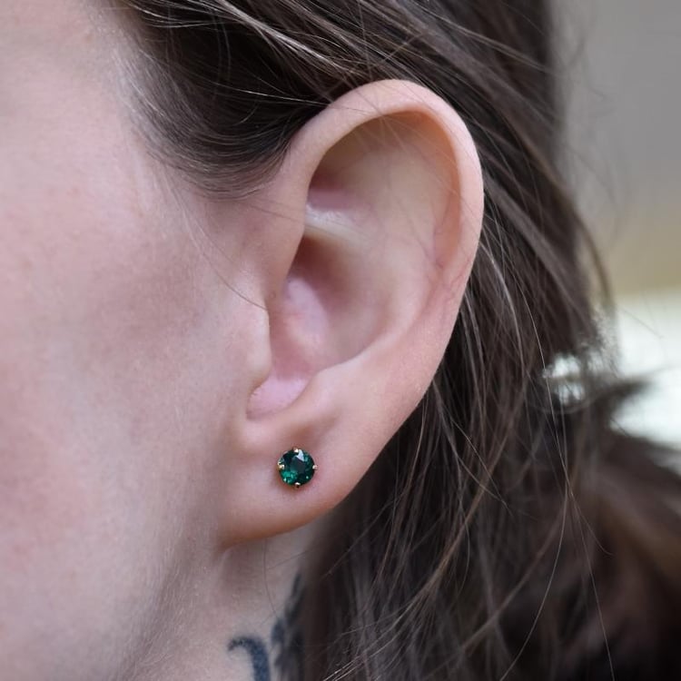 Zlaté náušnice s vytvorenými smaragdmi Fyrnel 55422