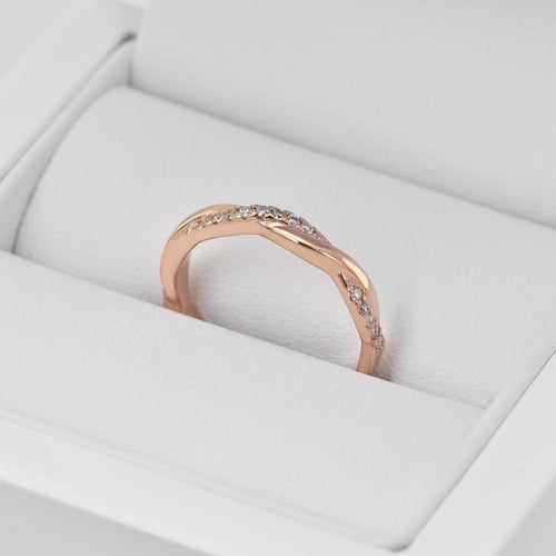Zlatý prepletaný prsteň s diamantmi Asela