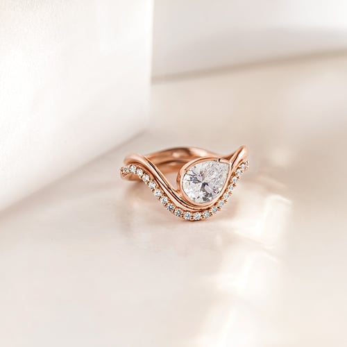 Atypický zásnubný prsteň s pear lab-grown diamantom Kylie