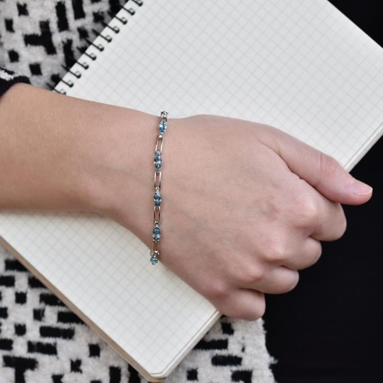 Roztomilý 5.75ct topásový náramok 26488