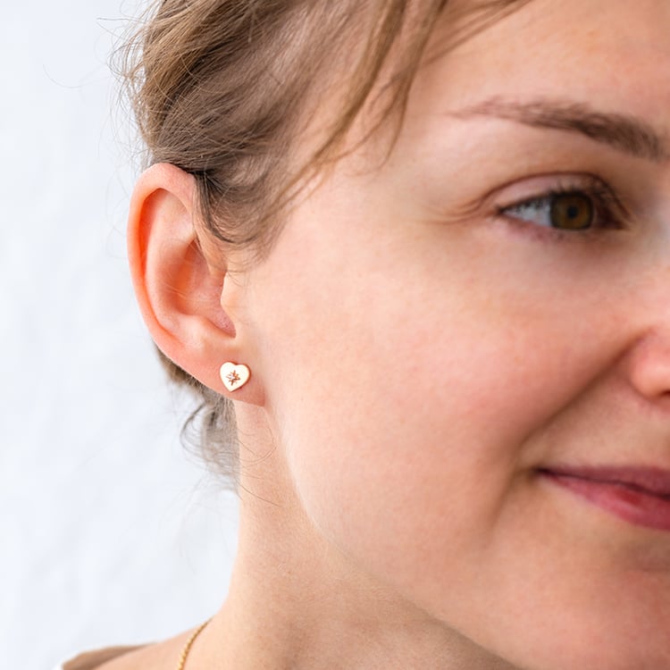 Strieborné náušnice v tvare srdca s diamantmi Lerato 120741