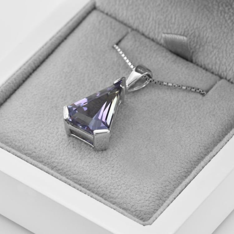 Dámsky náhrdelník s alexandritom 42375