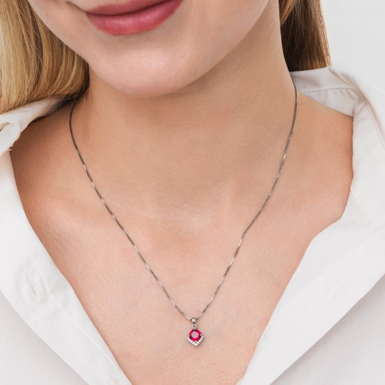 Strieborný prívesok so simulovaným rubínom Augustin 165658