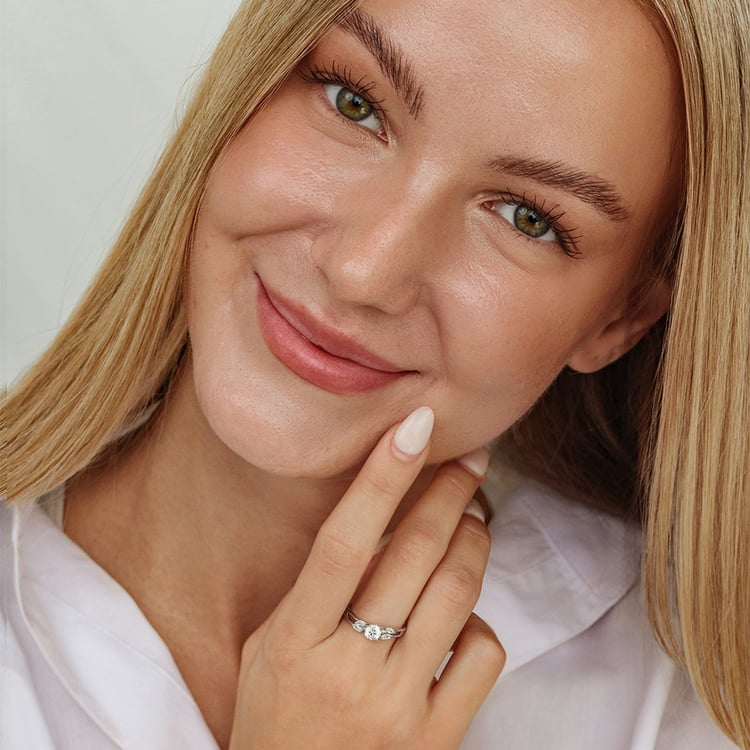 Zlatý zásnubný prsteň s diamantmi Fera 162540