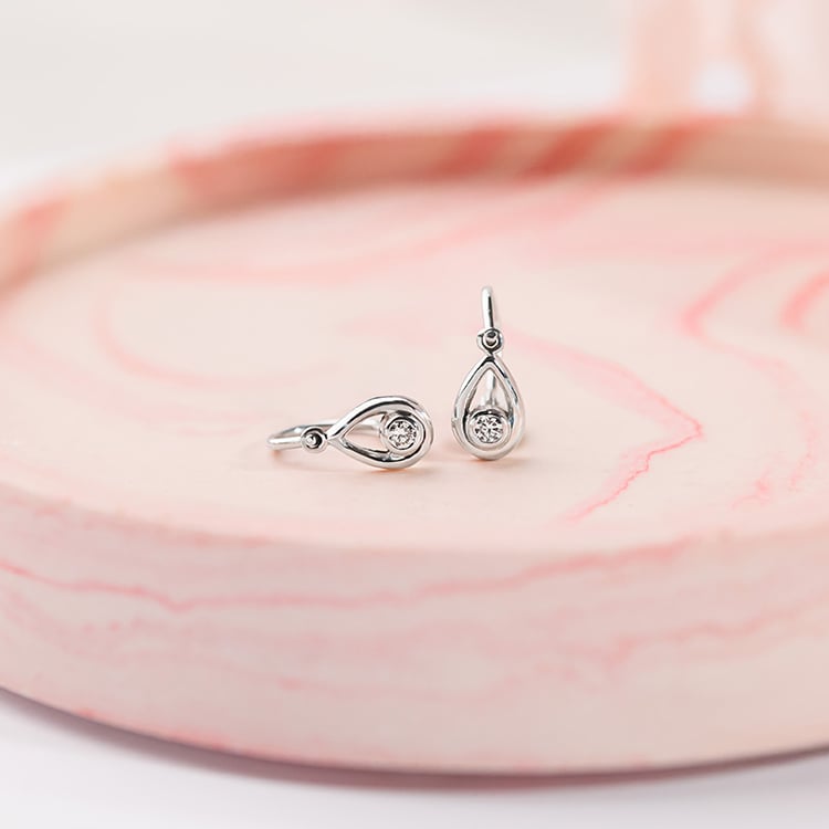 Zlaté detské náušnice v tvare slzy s lab-grown diamantmi Cinderella 152797