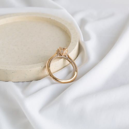 Zásnubný prsteň s postrannými marquise diamantmi Lisabet