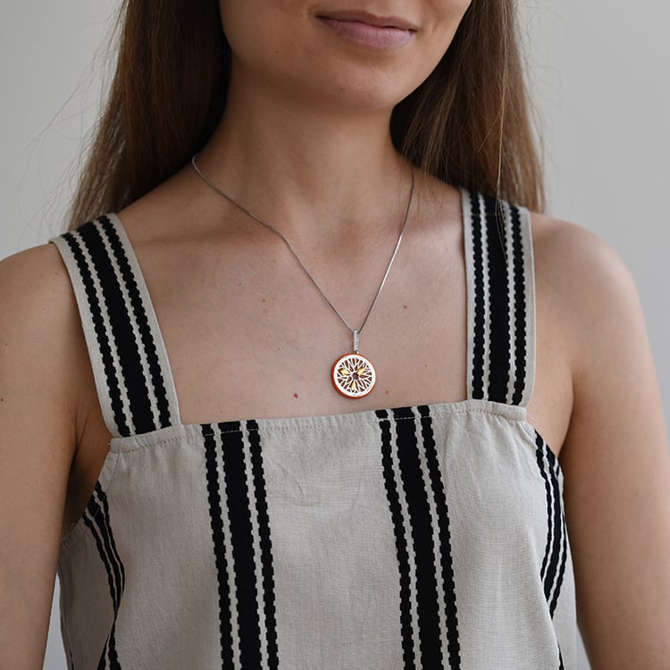 Strieborný náhrdelník s pomarančom a enamel 63984