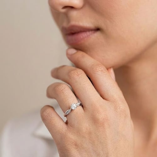 Zásnubný prsteň zo zlata s 0.3ct IGI certifikovaným diamantom Aliye