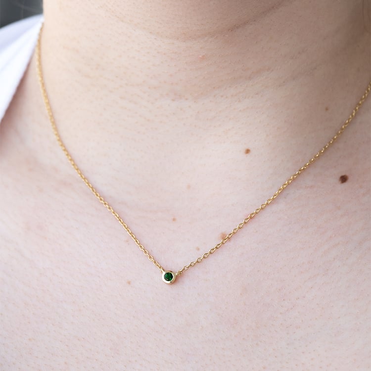 Strieborný minimalistický náhrdelník s tsavorit granátom Vieny 125145