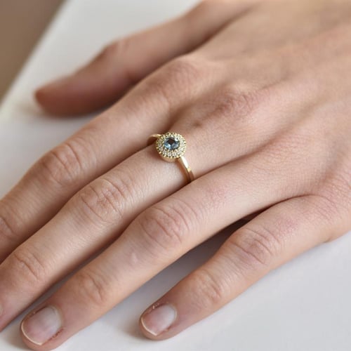 Zlatý zásnubný prsteň s akvamarínom a diamantmi Vale