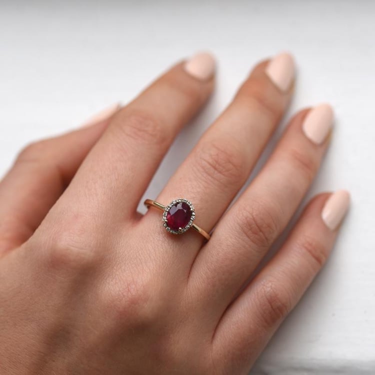 Zlatý prsteň s diamantmi a rubínom 51562