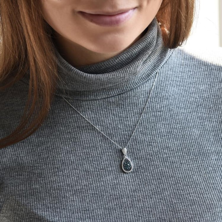 Zlatý náhrdelník s modrými a bielymi diamantmi 36044