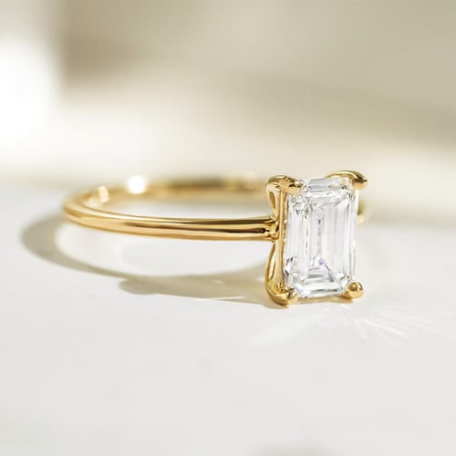 Zásnubný prsteň s emerald moissanitom s výberom veľkosti Olson