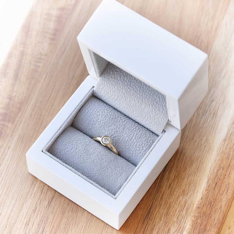 Zlatý diamantový zásnubný prsteň 89182