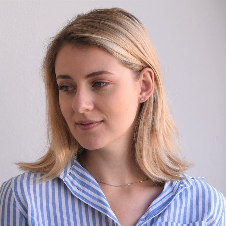 Strieborné náušnice v tvare pyramidy 67660