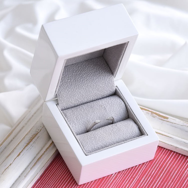 Netradičný diamantový prsteň zo zlata 84780