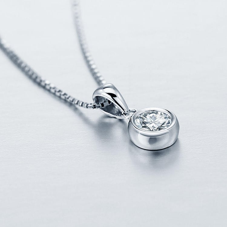 Strieborný náhrdelník 8251