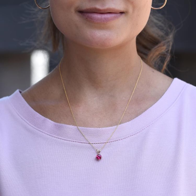 Zlatý náhrdelník s rubínom 47451
