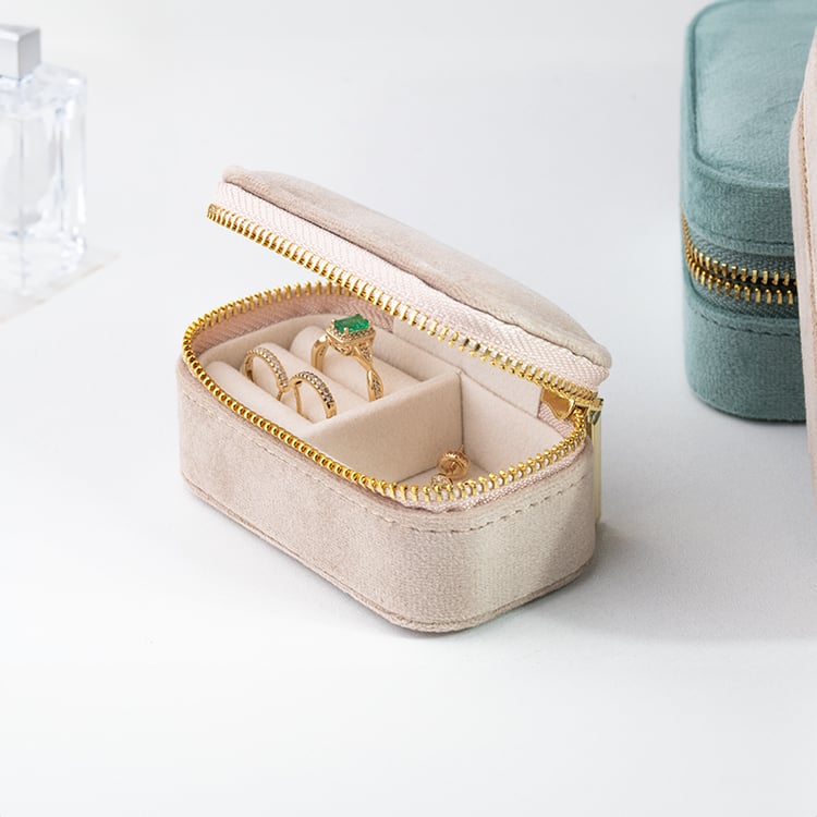 Malá béžová cestovná šperkovnica Safey 146233