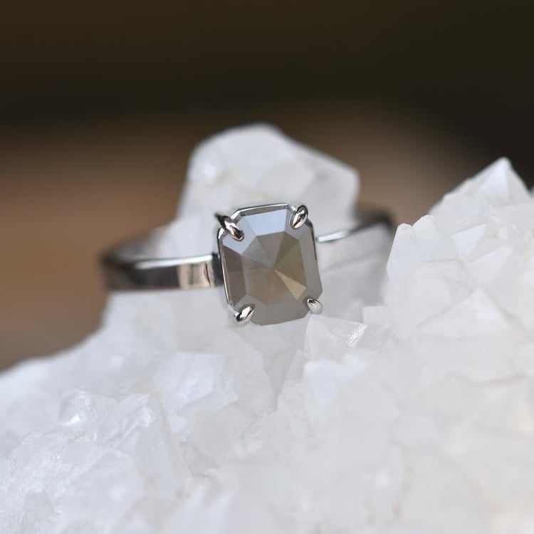 Prsteň s diamantom zo zlata 44314