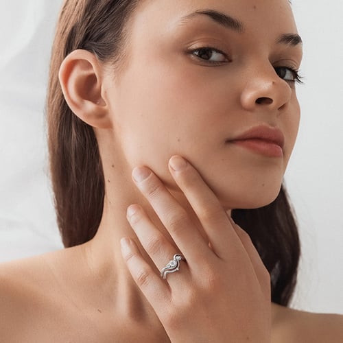 Vlnitý zásnubný prsteň s round lab-grown diamantom Debora