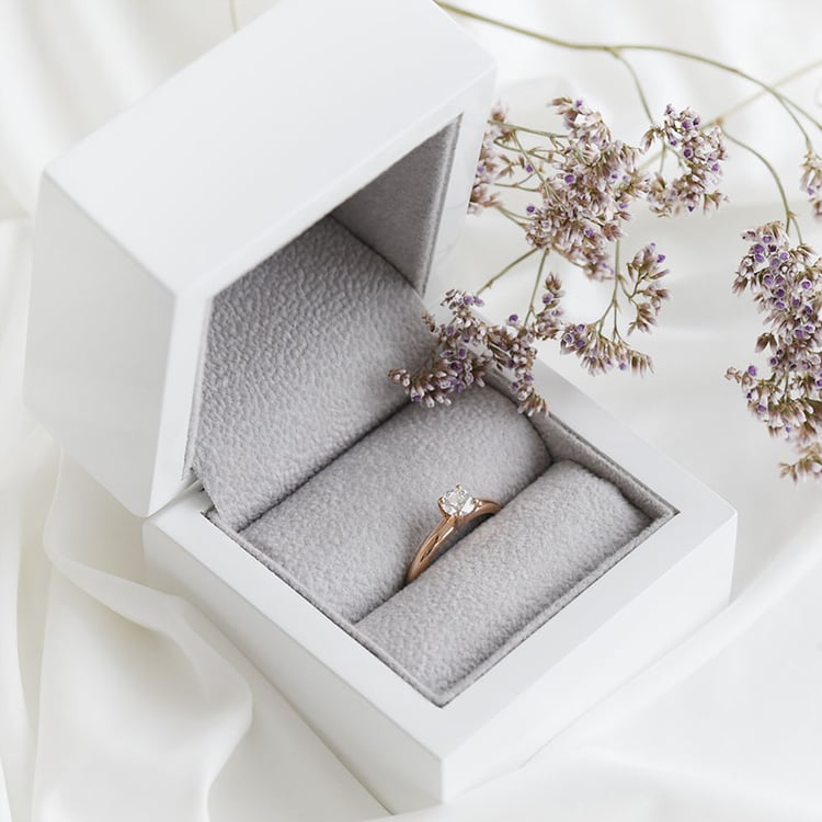 Zásnubný prsteň s diamantom Janice 93362