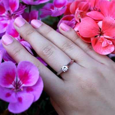 Zásnubný prsteň s diamantom 