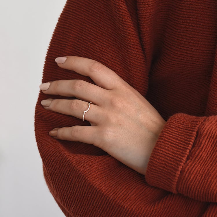 Zlatý snubný prsteň plný diamantov 70957