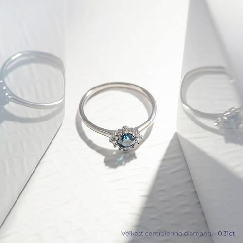 Zásnubný prsteň s certifikovaným fancy blue lab-grown diamantom Kascha