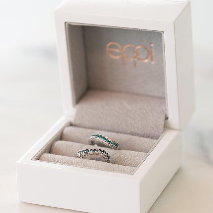 Kruhové náušnice s modrými a bielymi diamantmi Zaid 106987