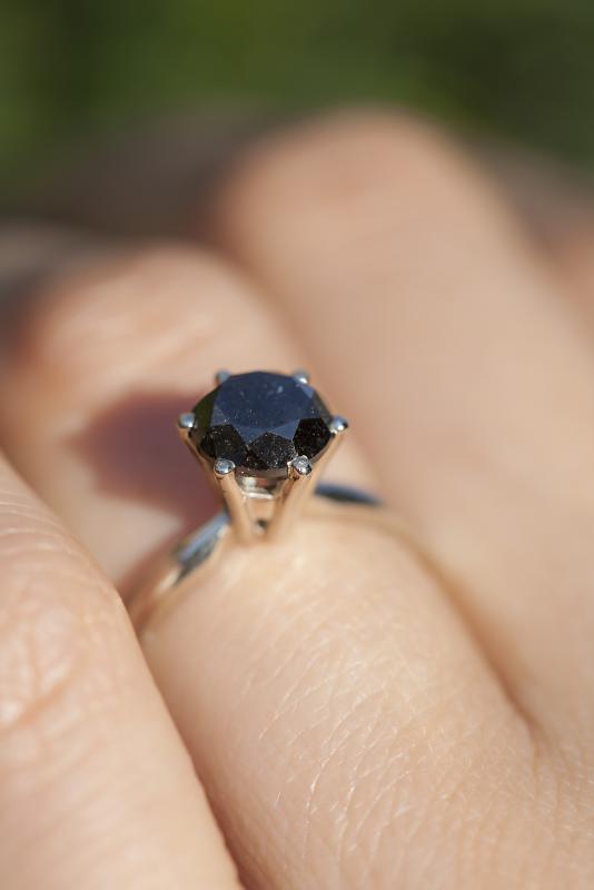 Prsteň z bieleho zlata s čiernym diamantom Felyne 55334