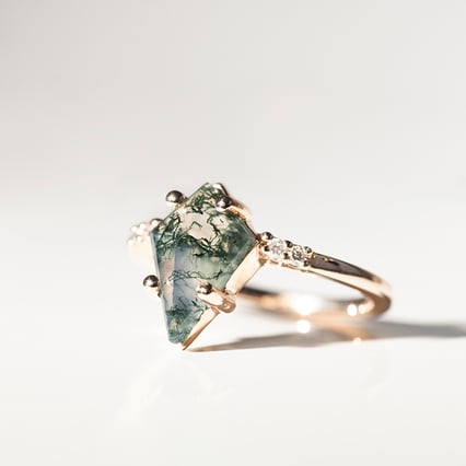 Unikátny zásnubný prsteň s machovým achátom a diamantmi Celeste