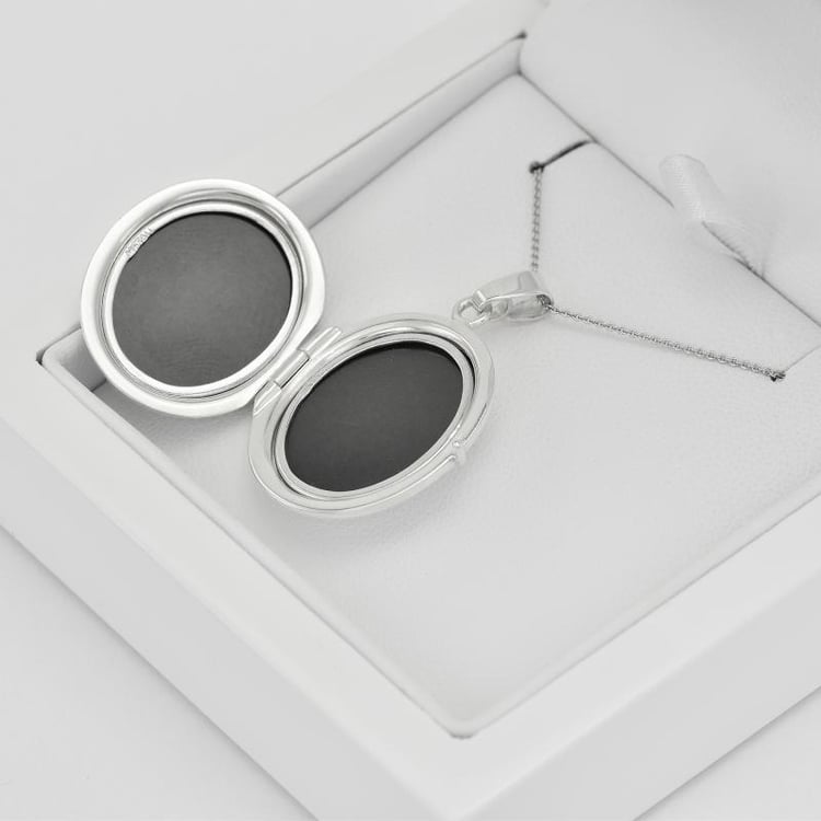 Oválny medailón zo zlata s gravírom 38088