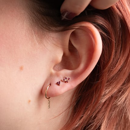 Zlatá piercing náušnica s rubínmi Rossi