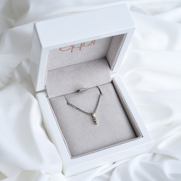 Strieborný prívesok s diamantmi 86230