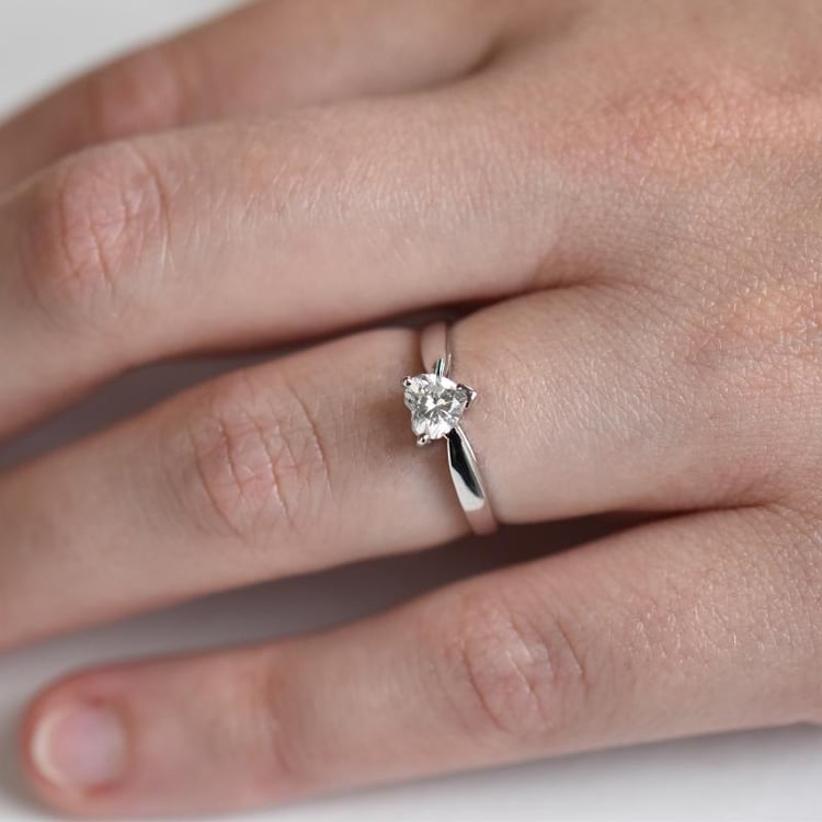 Zlatý zásnubný prsteň so srdcovým diamantom Heraty 22372