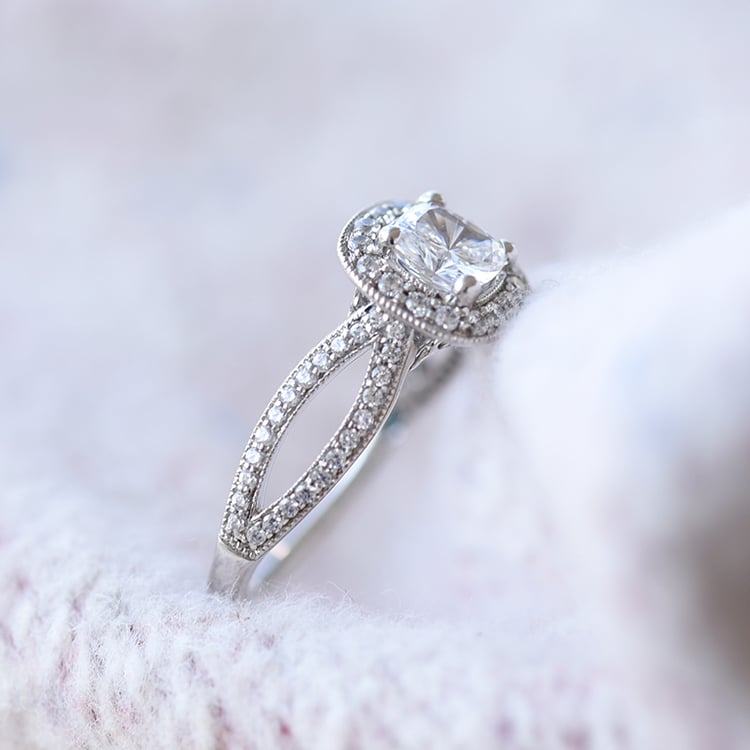 Zlatý zásnubný prsteň 60912