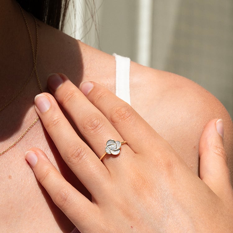 Diamantový prsteň v tvare kvetu Soshi 142363