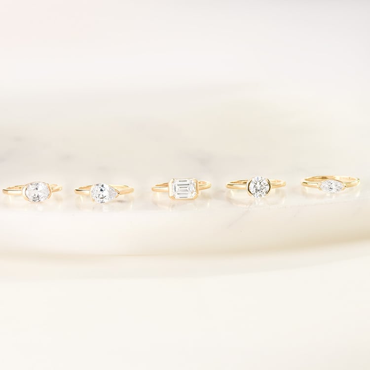 Zlatý prsteň s half-bezel marquise lab-grown diamantom Berenike 164317