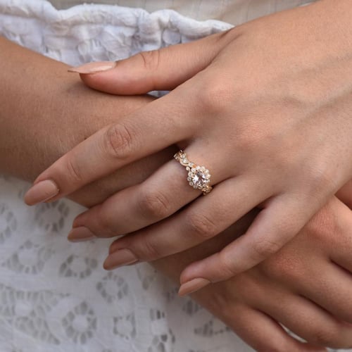 Zásnubný prsteň s morganitom a diamatnmi vo vintage štýle Kavita