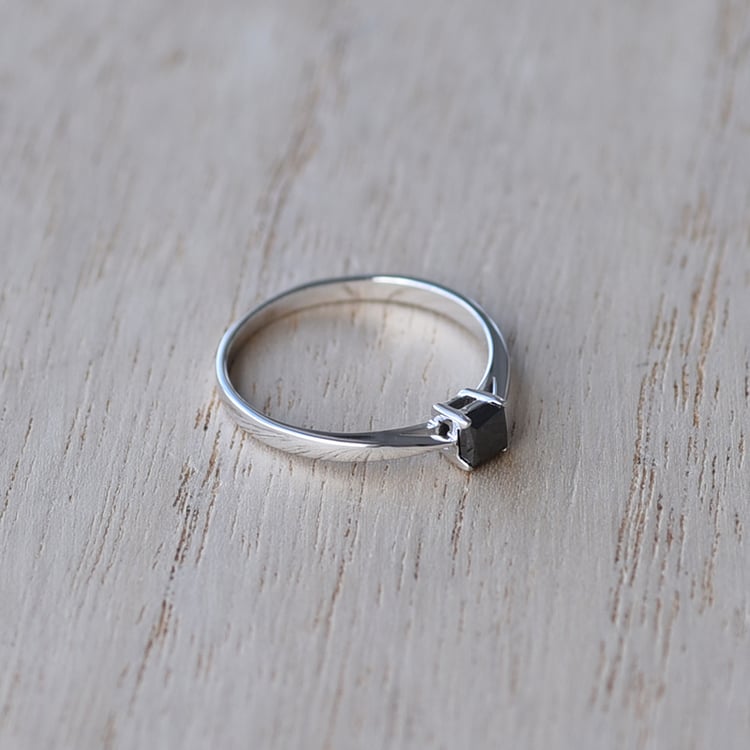 Zásnubný prsteň s čiernym diamantom 62361