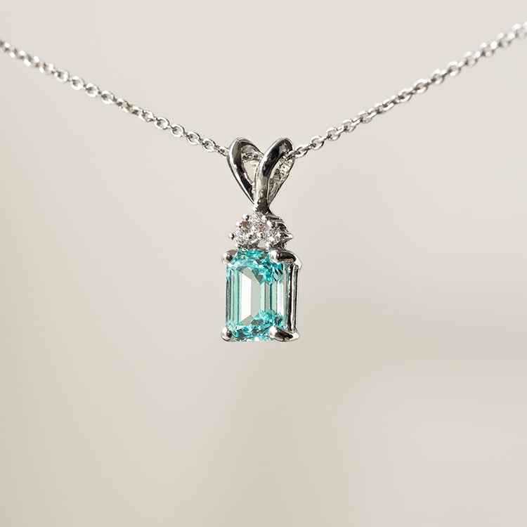 Zlatý prívesok s emerald lab-grown paraiba turmalínom a diamantmi Lucas 136948