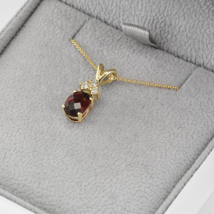 Granátový zlatý náhrdelník 17250