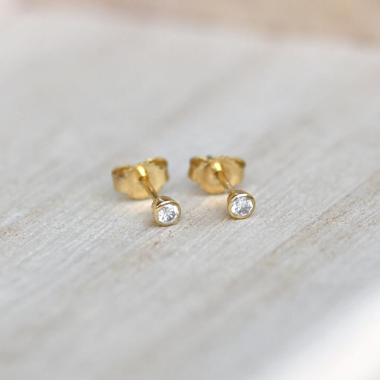 Zlaté minimalistické bezel náušnice s diamantmi 150225