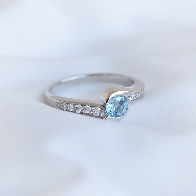 Prsteň s topásom a diamantmi 88624