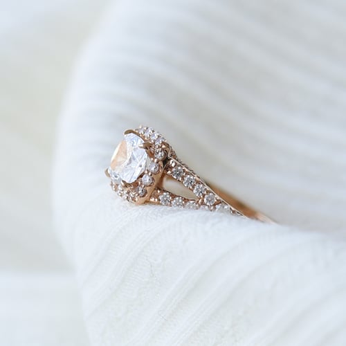 Zásnubný halo prsteň posiaty diamantmi Malia