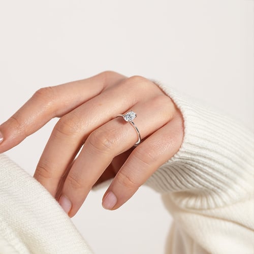 Elegantný strieborný prsteň s oval moissanitom s výberom veľkosti Frost