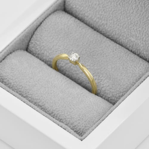 Elegantný zlatý prsteň s diamantom Socorro