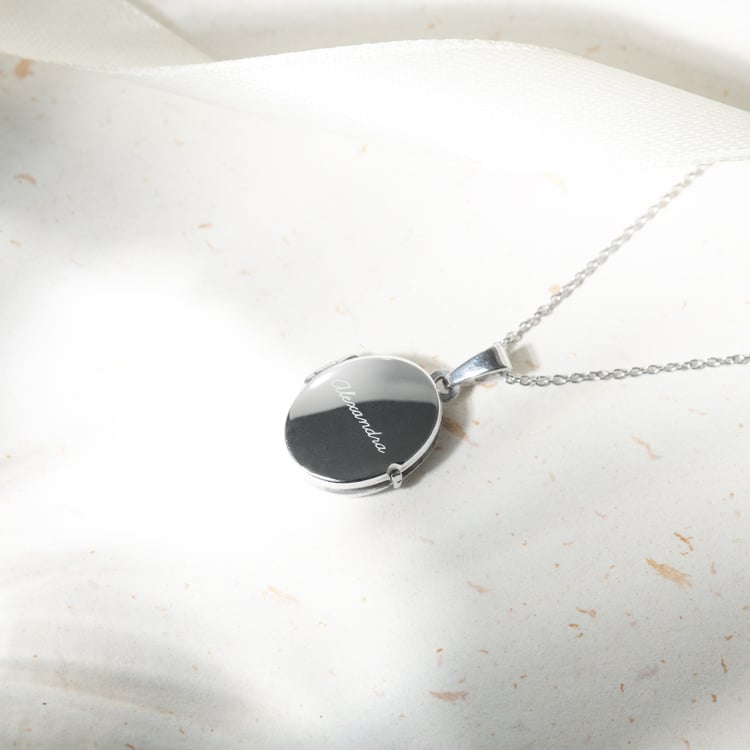 Oválny otvárací medailón zo striebra 130433